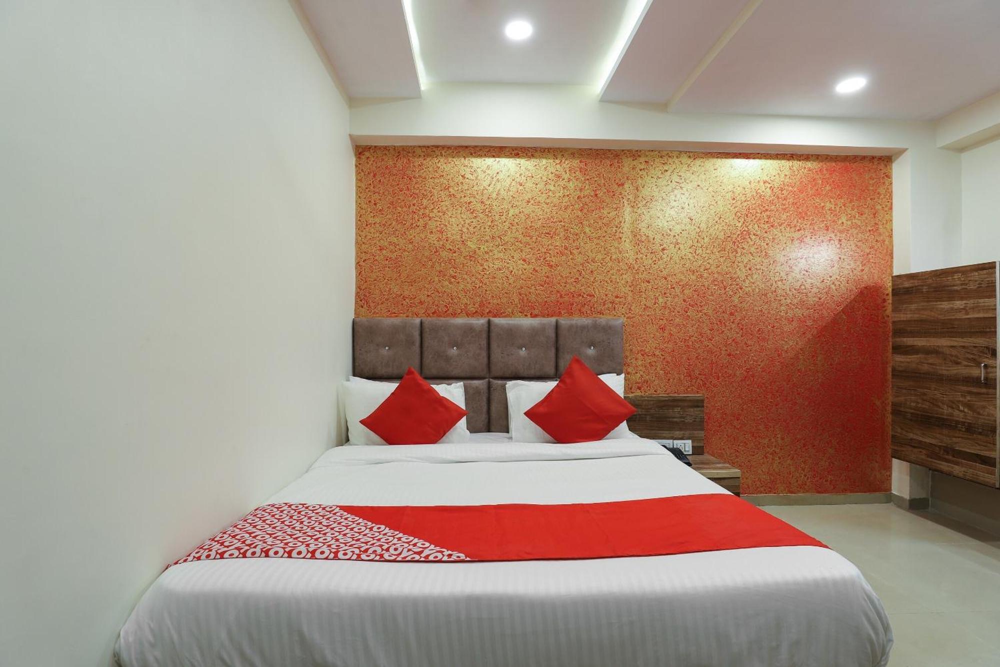 Hotel O Dream Stay Sarkhej Kültér fotó