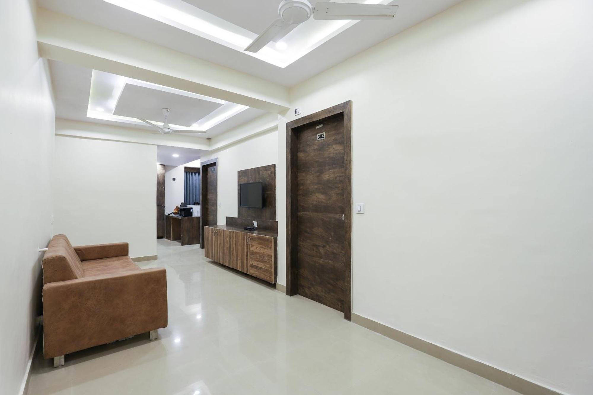 Hotel O Dream Stay Sarkhej Kültér fotó
